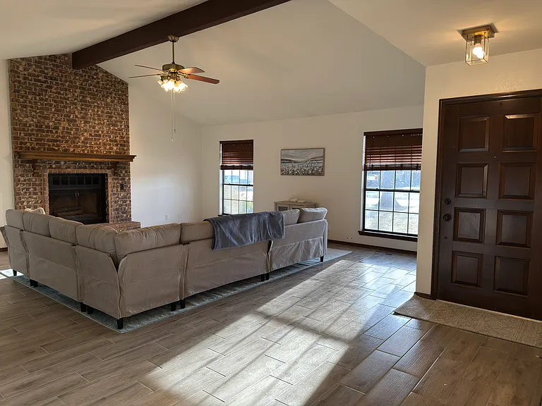 Living Room/ Foyer