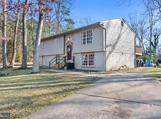 2 Centennial Ct, Sicklerville, NJ 08081