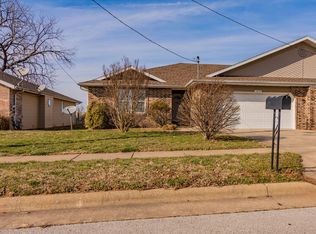 1579 E Redrex St, Springfield, MO 65804