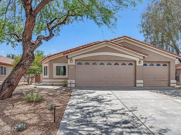 3rd image of 2534 E Chipped Stone Ln