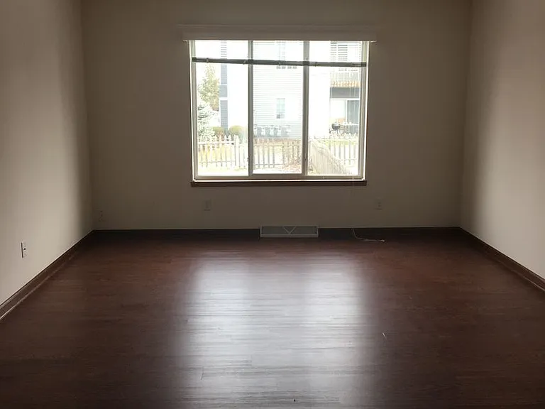 1405-07 Glacier Hill Dr — Photo 3