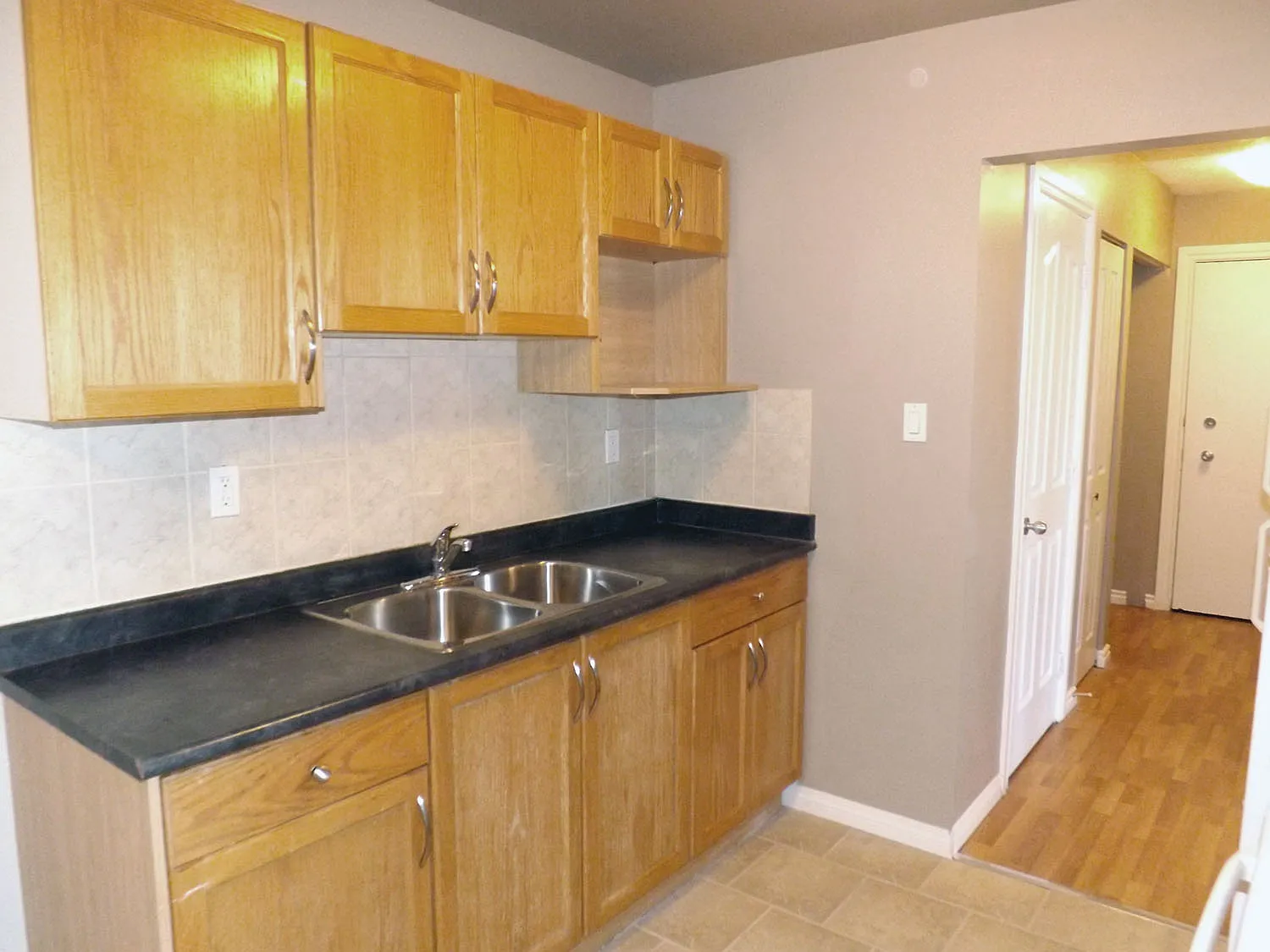 Joy Manor Apartments — Photo 4