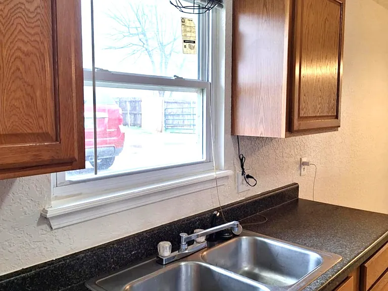 105 W 2nd St #D — Photo 6