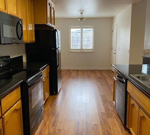 5th image of 5032 Collina Pl