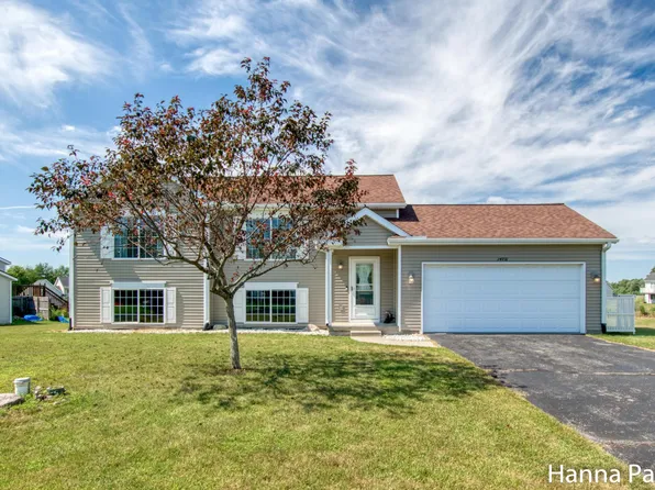 14731 Field Ct NE, Cedar Springs, MI 49319