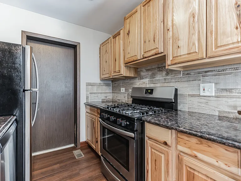 307 Farmington Ln — Photo 4