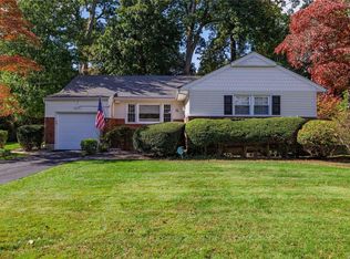 10 Olive Ct, Rockville Centre, NY 11570