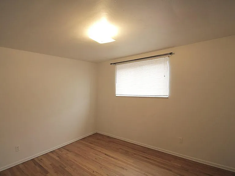 426 Franklin Ave #24 — Photo 9