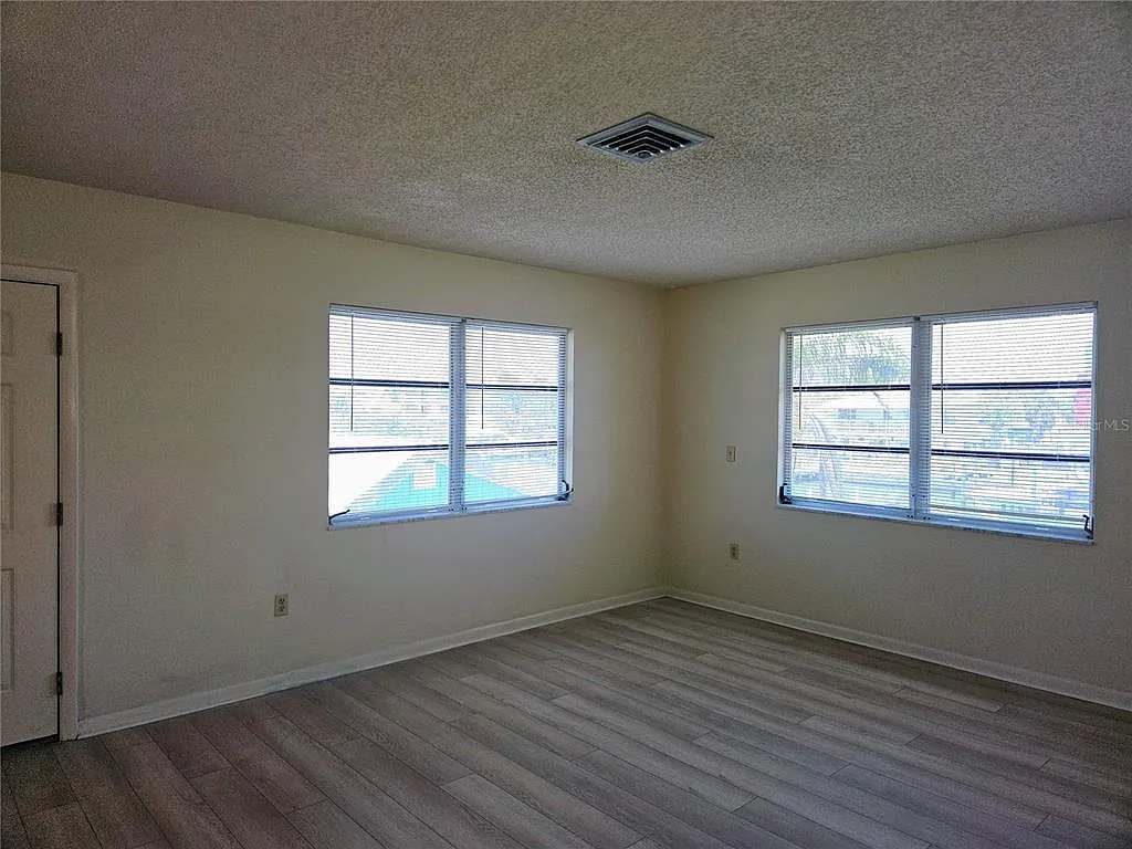 2 bed, 1.0 bath, 855 sqft, $2,200 — Photo 3