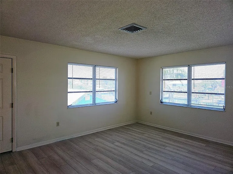 360 137th Avenue Cir #360 — Photo 3