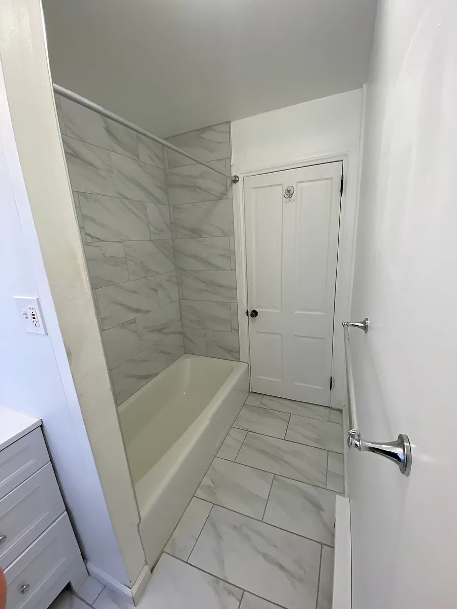 Bathroom W/ Marble Tile - 234 Bridge St #2