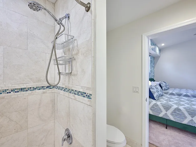 100 Neptune Dr — Photo 50