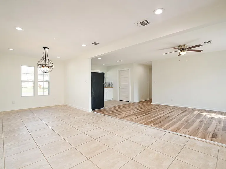 538 Schmeltzer Ln — Photo 4