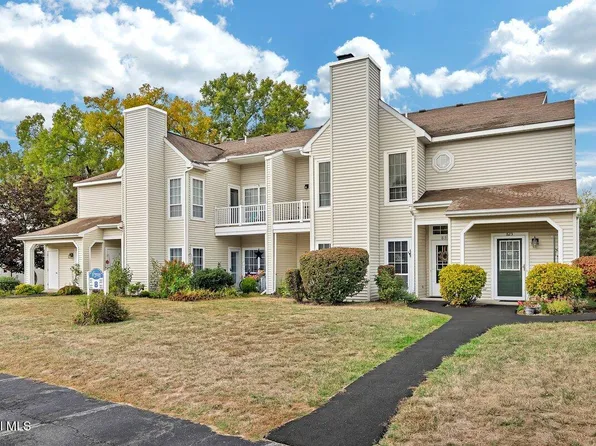 813 Ridge Circle, Troy, NY 12182