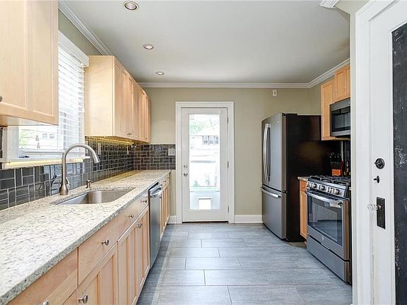 5th image of 6145 Charlotte St