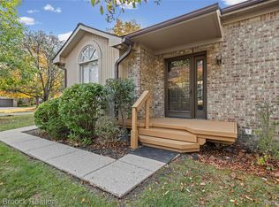 7400 Tall Timbers, West Bloomfield, MI 48322