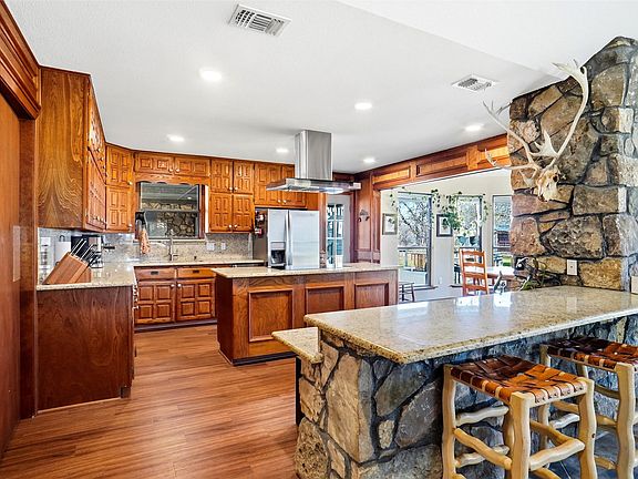 4th image of 1901 Adams Ln