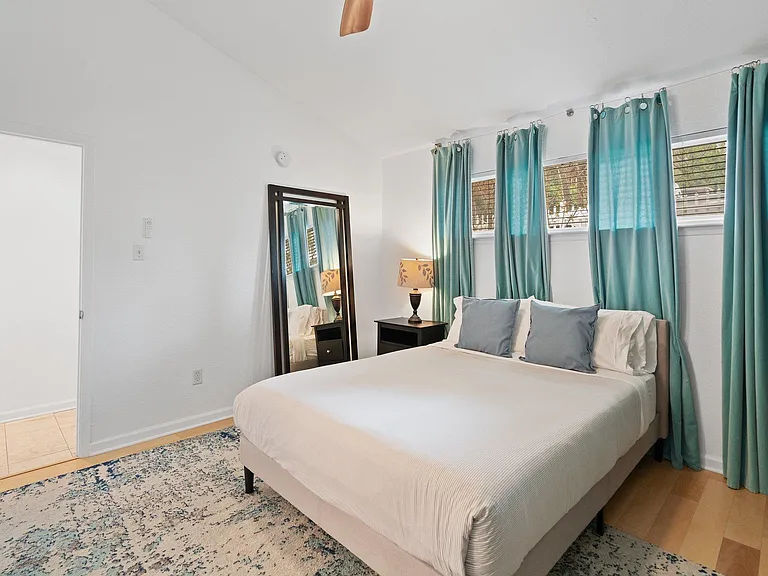 1818 S Lakeshore Blvd #8 — Photo 9