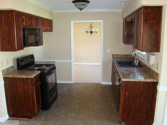 3rd image of 1795 Greencedar Ln
