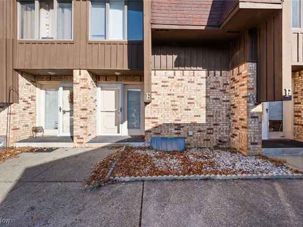 312 Bryn Mawr St, Ravenna, OH 44266