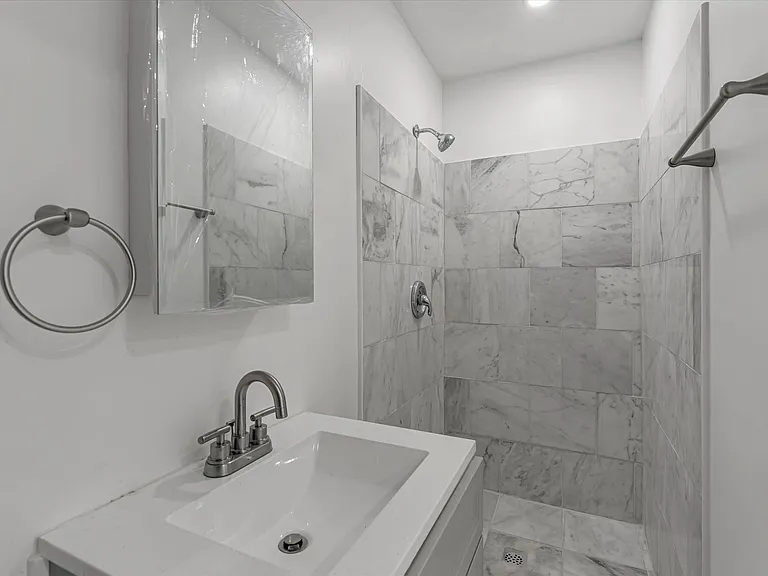 1031 62nd St #1035B — Photo 6