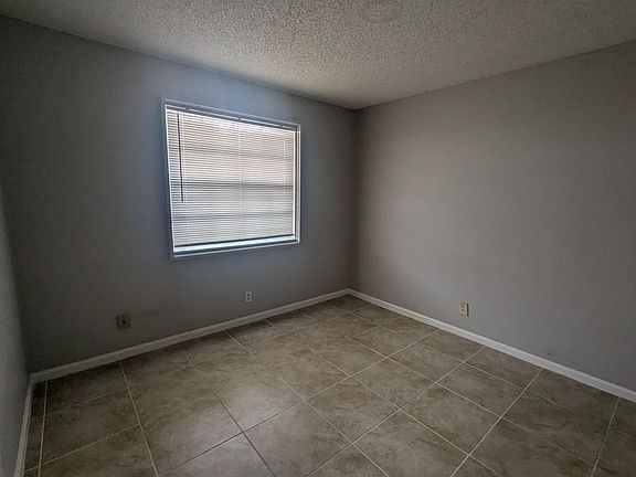 5th image of 4659 Oak Terrace Dr