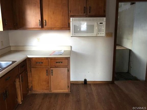 3rd image of 1102 Blackstone Ave