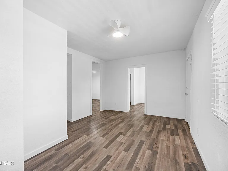 22 E Riverside St — Photo 5