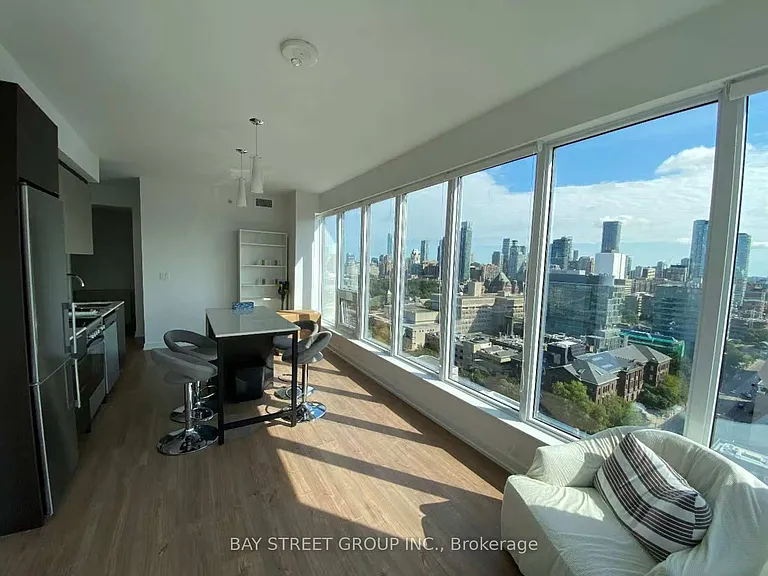 203 College St #2108 — Photo 1
