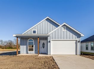 322 N Helton St, Randolph, TX 75475