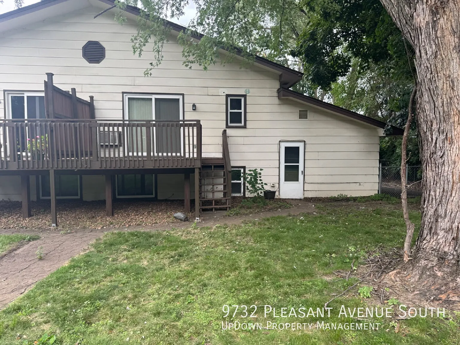 Side by side duplex Discover Comfort and Convenience: Spacious 2-Bedroom with 1.5 Baths at 9732 P... — Photo 4