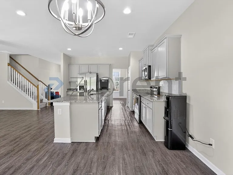 1360 NE Slaton Manor Dr — Photo 19