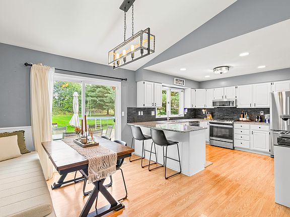 2nd image of 1304 Reva Ln