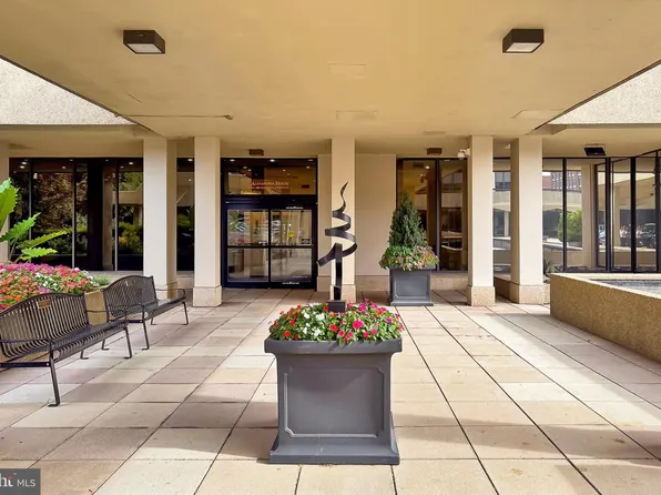 400 Madison St APT 1704, Alexandria, VA 22314
