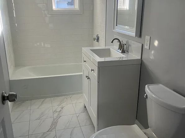 385 Cohannet St FLOOR 3