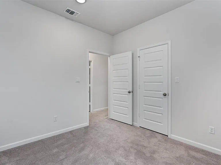 2437 Burberry Ln — Photo 25