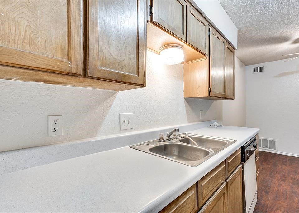 2820 Ridgecrest Dr, Fort Worth, TX 76133 Zillow