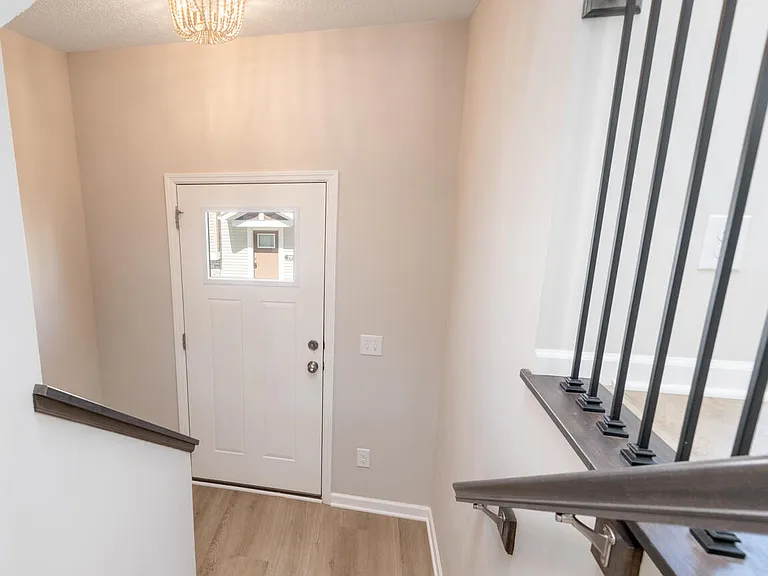 809 Roselyn Dr — Photo 13