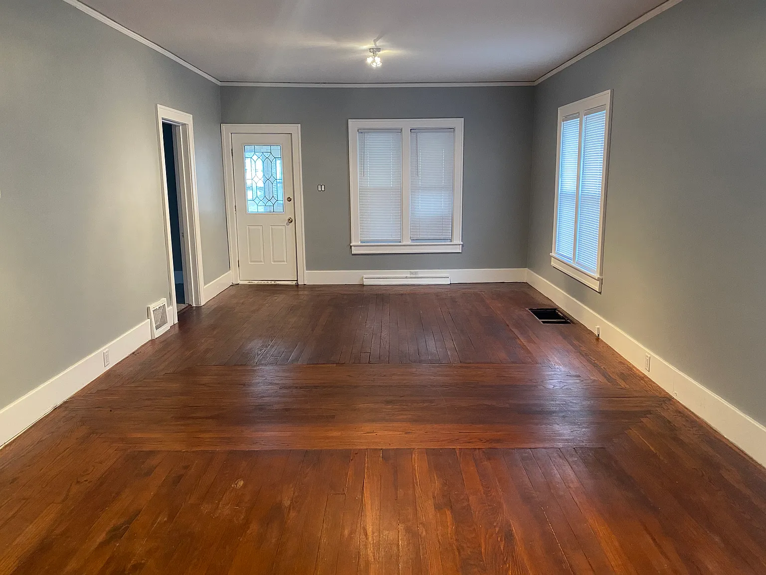 200 W 10th St — Photo 3