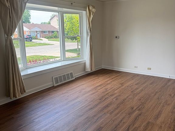 4th image of 1401 Beach Ave