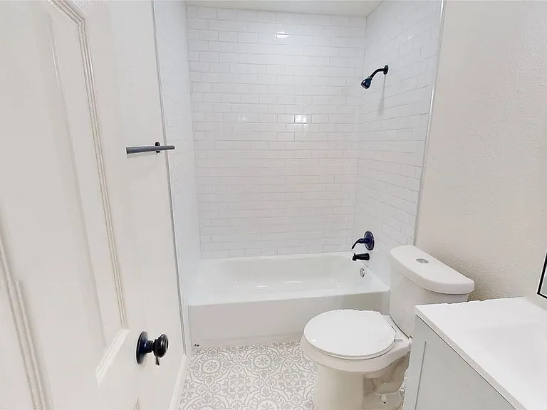 614 W Heard St #5 — Photo 7