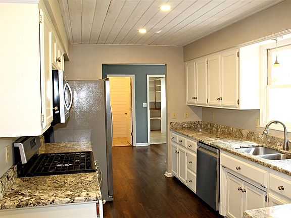 5th image of 662 Windmill Cir