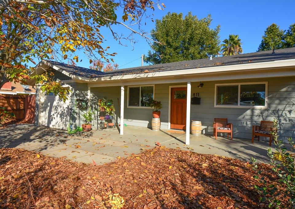 1st image of 811 Hill Ct