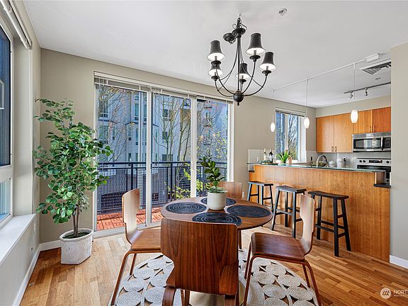 5th image of 3104 Western Avenue #303
