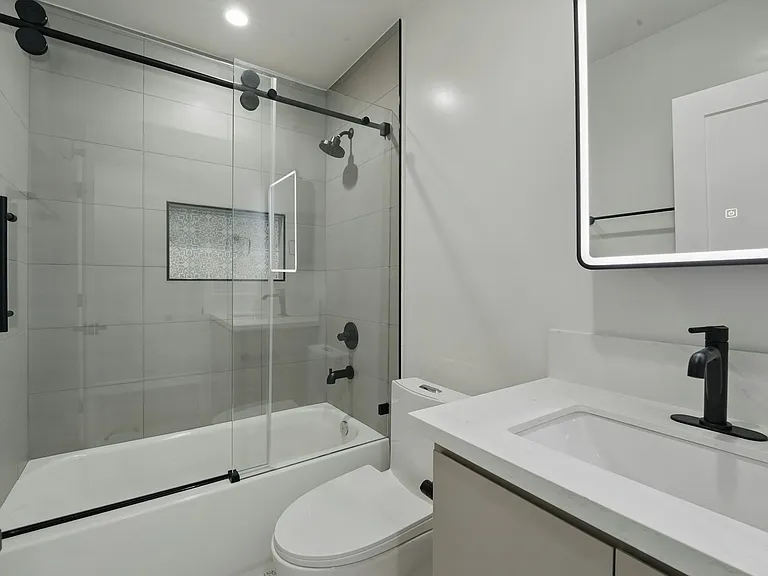 8234 Blackburn Ave #8236-1/2 — Photo 39