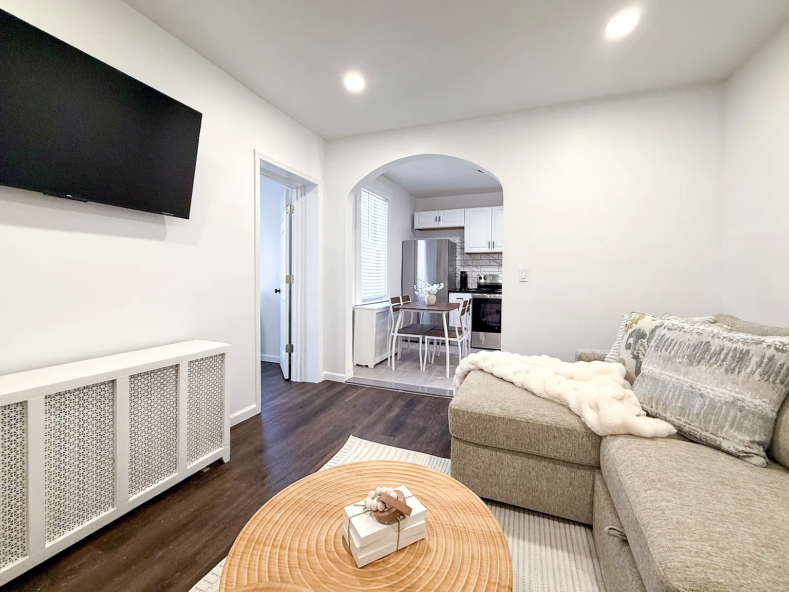 3 bed, 1500 sqft, $3,595 — Photo 2