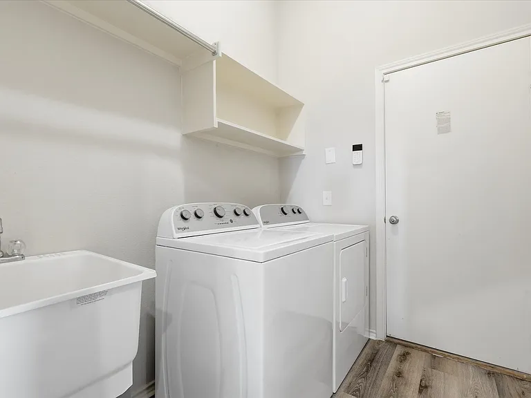 8401 Shakespeare Ln — Photo 10