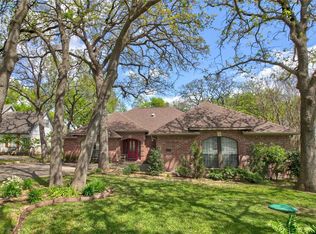 121 Modoc Trl, Lake Kiowa, TX 76240
