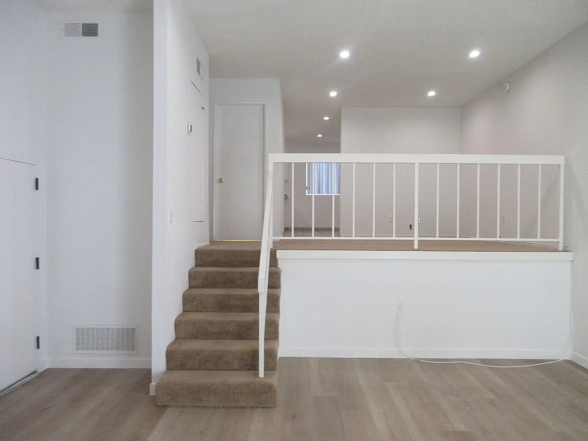 Building Photo - 8865 Independence Ave #26