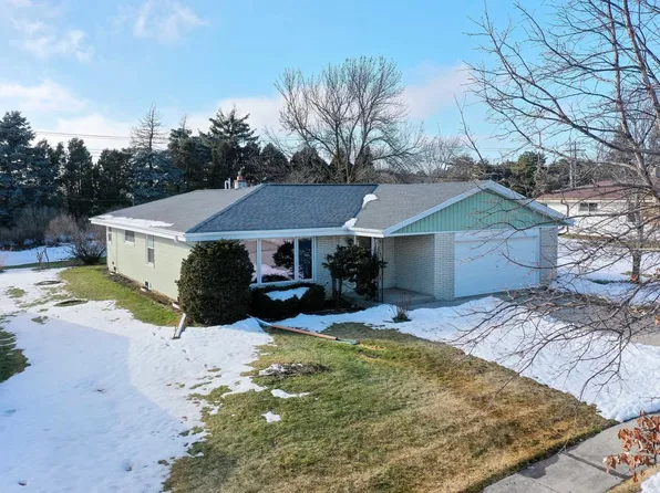 5151 Maplewood DRIVE, Greendale, WI 53129